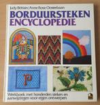 Borduursteken Encyclopedie - Judy Brittain - 1992, Hobby en Vrije tijd, Borduren en Borduurmachines, Patroon, Gebruikt, Ophalen of Verzenden