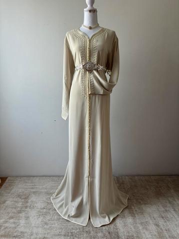 Kaftan te HUUR beschikbaar voor biedingen