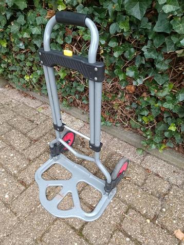 Opvouwbare steekwagen voor uw camper of caravan. beschikbaar voor biedingen
