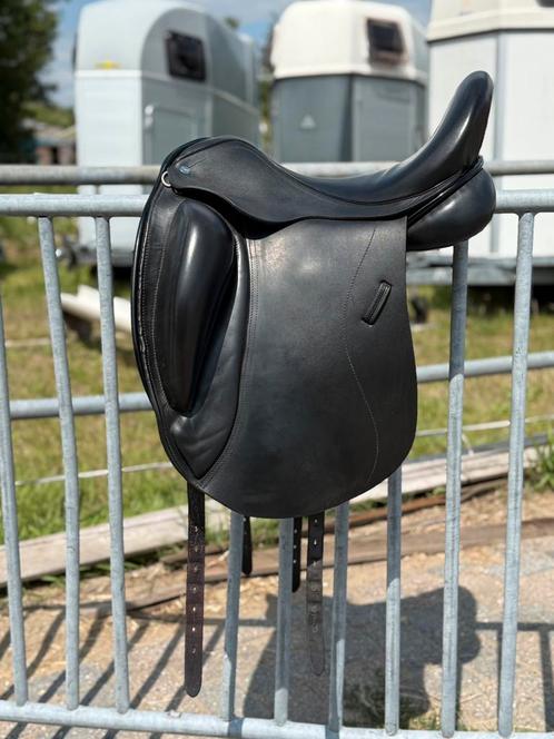 Prachtige KM Worldriding dressuurzadel Custom, Dieren en Toebehoren, Paarden en Pony's | Zadels, Gebruikt, Dressuur, Ophalen