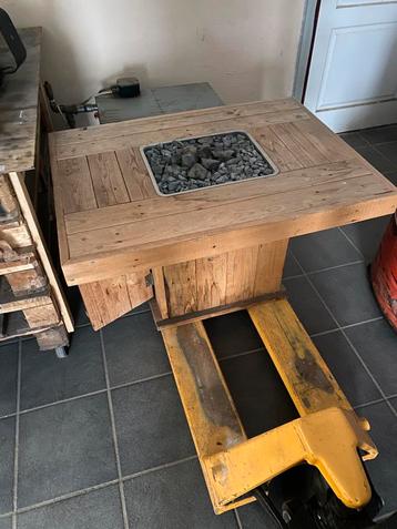 Vuurtafel op gas beschikbaar voor biedingen