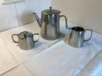 Sola koffiekan, suikerpotje en roomkannetje, jaren 60., Ophalen of Verzenden, Gebruikt, Rvs, Overige typen