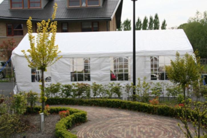 Partytent 4 x 8 meter compleet in Rotterdam huren, Hobby en Vrije tijd, Feestartikelen | Verhuur, Zo goed als nieuw, Overige, Ophalen