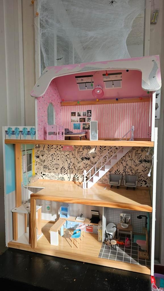 Poppenhuis met LED verlichting - Opknapper!, Kinderen en Baby's, Speelgoed | Poppenhuizen, Gebruikt, Poppenhuis, Ophalen