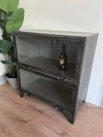 Stalen kast met glazen deuren, Antiek en Kunst, Antiek | Meubels | Kasten, Ophalen