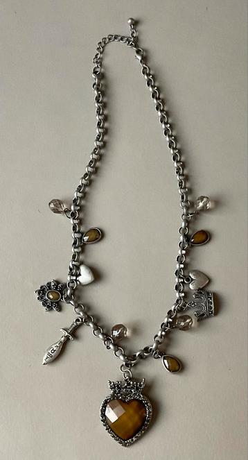 Zware Ketting met Bedels beschikbaar voor biedingen
