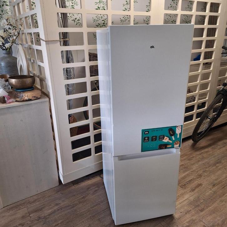 Nieuwe koelkast vriezer koelvriescombinatie merk OK, Witgoed en Apparatuur, Koelkasten en IJskasten, Nieuw, Met vriesvak, 100 tot 150 liter