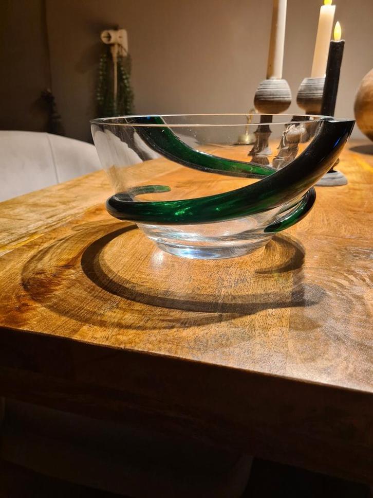 Glazen schaal met groene accenten, Antiek en Kunst, Antiek | Schalen, Ophalen of Verzenden