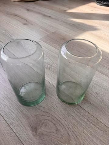 2 Glazen Vazen met Groene Tint beschikbaar voor biedingen
