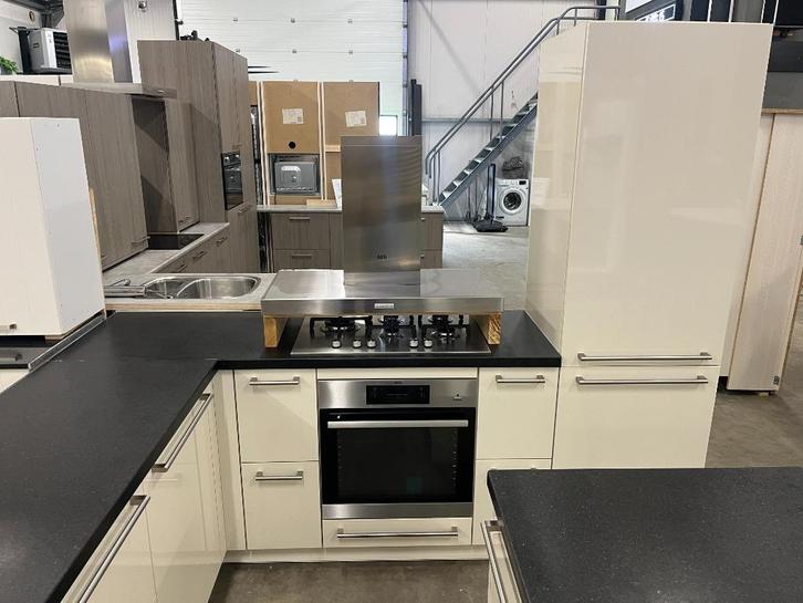 Ruime hoekkeuken met eiland !! Volop keus keukens !!, Huis en Inrichting, Keuken | Complete keukens, Gebruikt, Dubbelwandige keuken