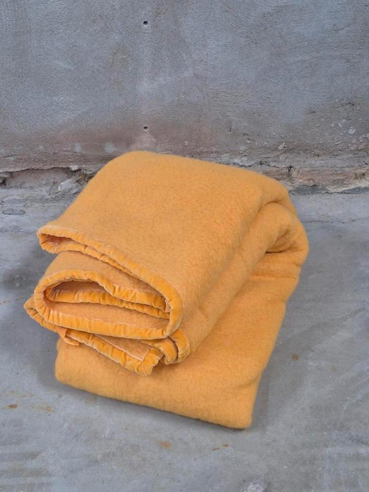 Manta zuiver scheerwol kleed 220 x 240 lits-jumeaux  oranje, Huis en Inrichting, Woonaccessoires | Plaids en Woondekens, Zo goed als nieuw