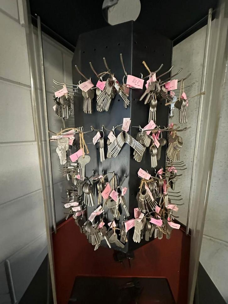 Grote Sleutelmachine - Defect, Doe-het-zelf en Verbouw, Gereedschap | Freesmachines, Ophalen