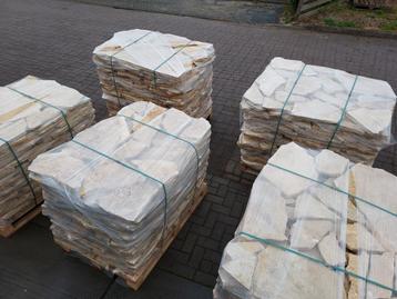 Nieuwe gele flagstones. Natuursteen. Tegels. Terras. beschikbaar voor biedingen