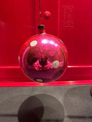 Vintage kerstbal roze met stippen beschikbaar voor biedingen