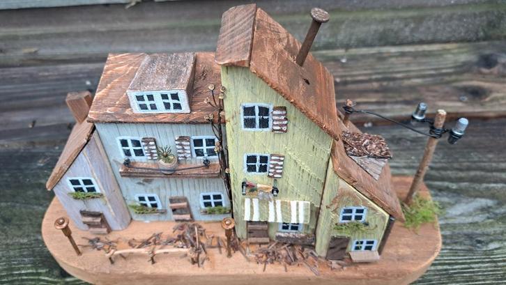 Prachtige handgemaakte houten huisjes., Huis en Inrichting, Woonaccessoires | Kunstplanten en Kunstbloemen, Zo goed als nieuw