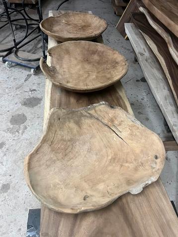 Grote schalen voor op tafel kattenschalen / manden beschikbaar voor biedingen