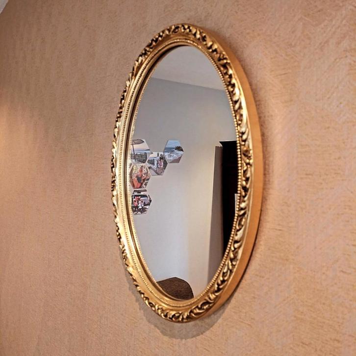 Gouden bewerkte brocante spiegel, goud look., Huis en Inrichting, Woonaccessoires | Spiegels, Zo goed als nieuw, Minder dan 50 cm