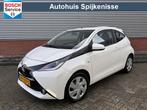 Toyota Aygo 1.0 VVT-i x-play | Automaat | Camera |, Gebruikt, Euro 6, 4 stoelen, Wit