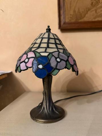 Loodglas Tafel Lampje met Bloemen beschikbaar voor biedingen