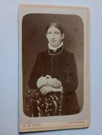 CDV Leeuwarden Vrouw, Ophalen of Verzenden, Voor 1940, Gebruikt, Foto