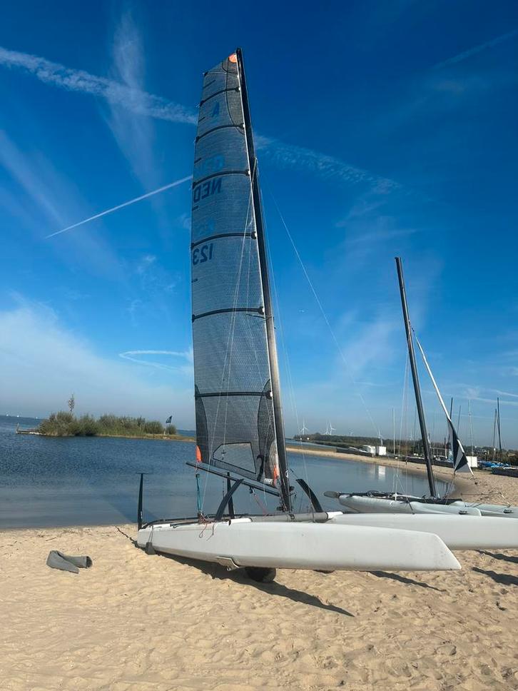 Foiling A-cat te koop, Watersport en Boten, Catamarans, Zo goed als nieuw, Overige brandstoffen, Ophalen