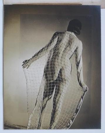 Foto: Nude with Net – Amerikaanse School beschikbaar voor biedingen
