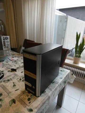 3 pc's midi towers beschikbaar voor biedingen