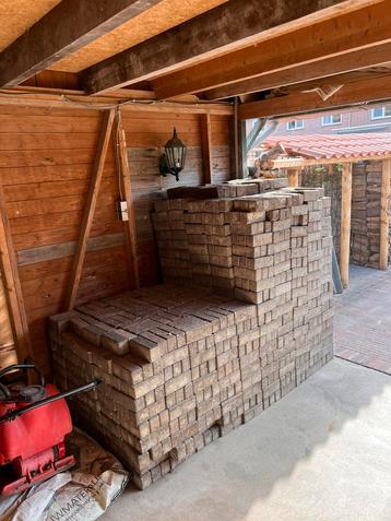 Uitgewassen deklaag beton klinkers 30,5m2 beschikbaar voor biedingen