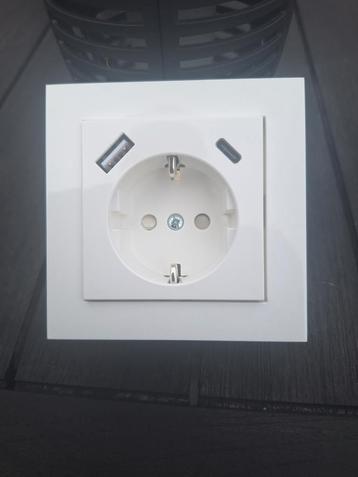 pro charge wandcontactdoos RA-usb-voeding 2xusb c poorten  beschikbaar voor biedingen