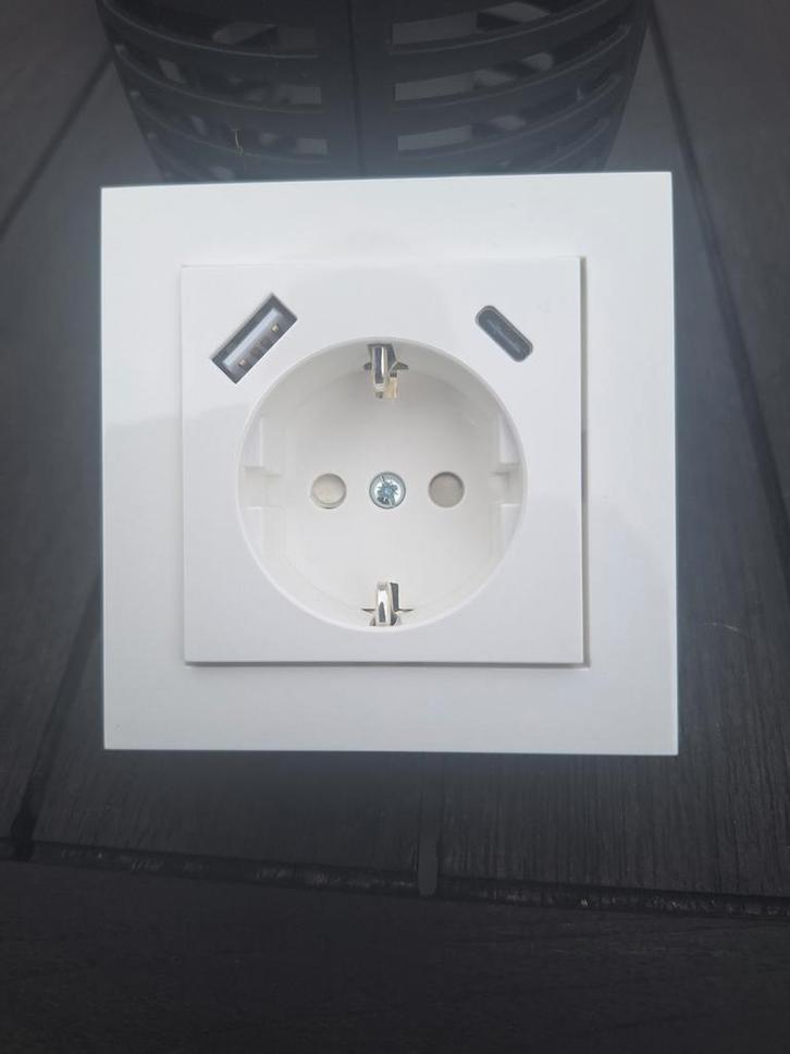 pro charge wandcontactdoos RA-usb-voeding 2xusb c poorten, Doe-het-zelf en Verbouw, Elektra en Kabels, Nieuw, Stopcontact, Ophalen of Verzenden