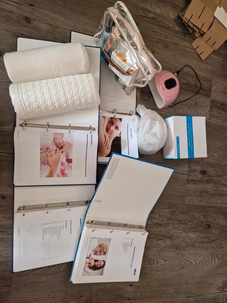 Nagelstylist Opleiding + eigen Salon nieuw, Boeken, Studieboeken en Cursussen, Nieuw, Ophalen of Verzenden