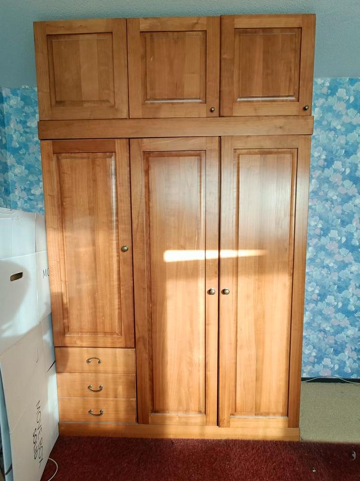 Klassieke Kersenhout kledingkast, Huis en Inrichting, Kasten | Kledingkasten, 200 cm of meer, 25 tot 50 cm, Kersenhout, Ophalen