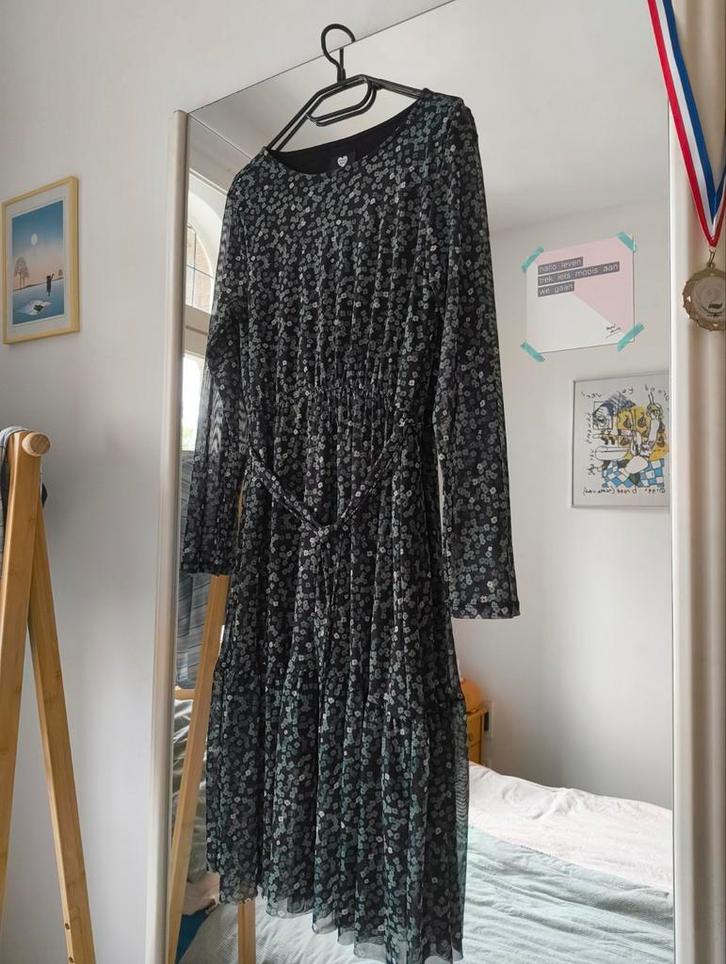 Catwalk Junkie zwierige groene bloemetjesjurk maat S, Kleding | Dames, Jurken, Zo goed als nieuw, Maat 36 (S), Groen, Onder de knie