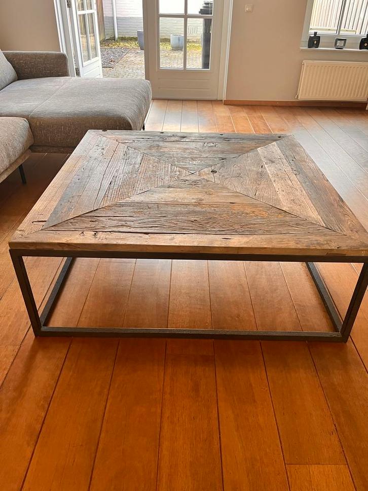 Iepen houten salontafel met stalen onderstel - 120x120cm, Huis en Inrichting, Tafels | Salontafels, Zo goed als nieuw, Minder dan 50 cm