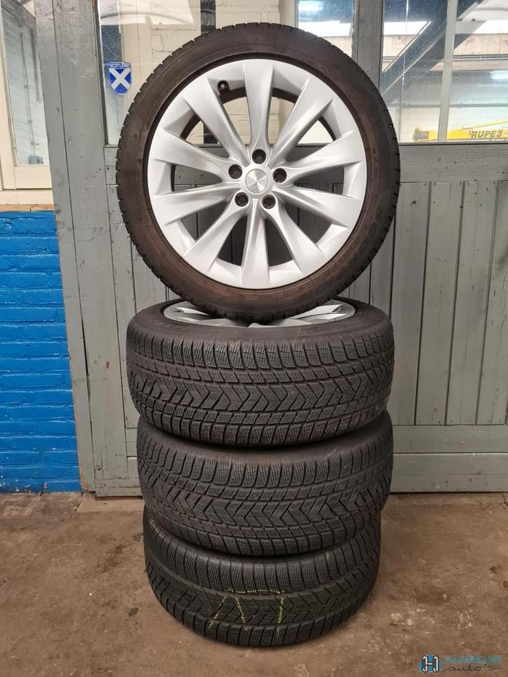 Tesla Model X breedset winterset 255 45 20 + 275 45 20, Auto-onderdelen, Banden en Velgen, Banden en Velgen, Winterbanden, 20 inch