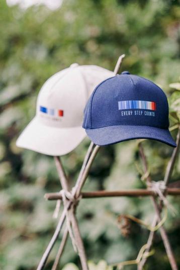 Pet met klimaatstrepen - Every step counts - blauw of beige beschikbaar voor biedingen