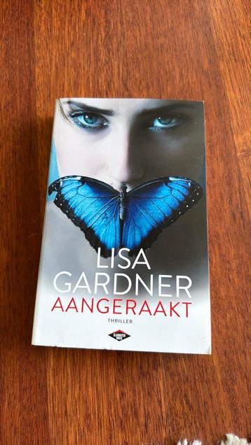 Lisa Gardner - Aangeraakt beschikbaar voor biedingen