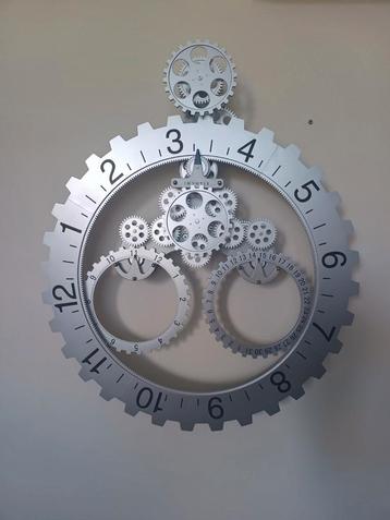 Invotis Klok 55 cm - Bijzonder Design! beschikbaar voor biedingen