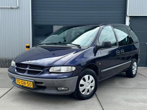 Chrysler Voyager 2.4i SE INVALIDE / ROLSTOEL AUTO / AUT / AI, Auto's, Chrysler, Bedrijf, Te koop, Voyager, Airbags, Airconditioning