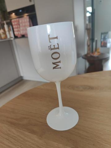 Champagne glas wit kunststof Moet  beschikbaar voor biedingen