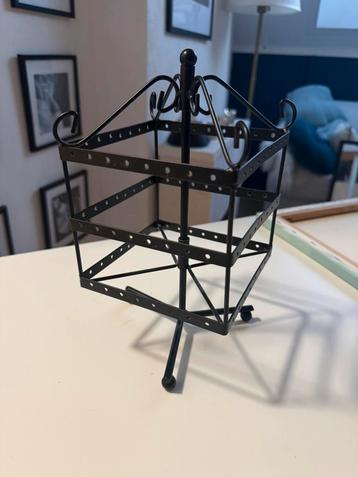 Oorbellen rekje beschikbaar voor biedingen