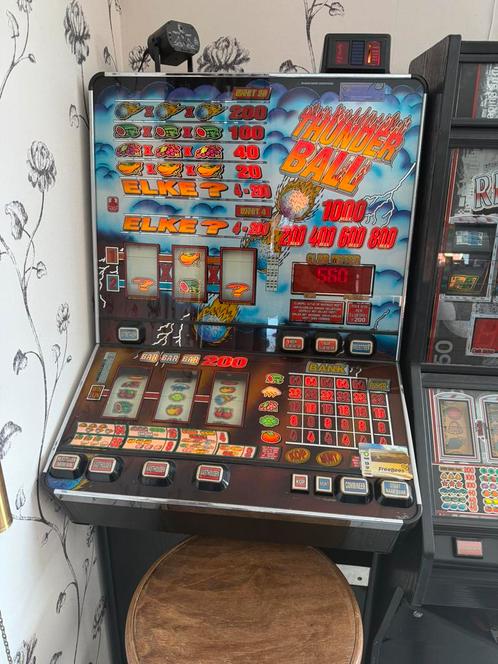 Te koop THUNDER BALL, Verzamelen, Automaten | Gokkasten en Fruitautomaten, Zo goed als nieuw, Euro, Met sleutels, Ophalen