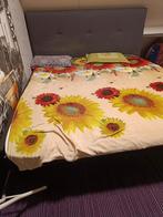 2 person bed met mattress en blanket, Huis en Inrichting, Slaapkamer | Boxsprings, Tweepersoons, Ophalen of Verzenden, Zo goed als nieuw