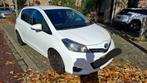 Toyota Yaris 1.0 12V Vvt-i 5DR 2013 Wit, Auto's, Euro 5, 750 kg, 1055 kg, Wit