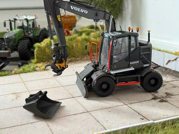 Volvo EWR 150 Black edition 1:32 AT collections verbouwd beschikbaar voor biedingen