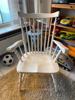 Witte Spijlenstoel - Comfortabel en Stijlvol, Huis en Inrichting, Stoelen, Ophalen, Gebruikt, Wit, Eén