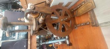 Spinnenwiel beschikbaar voor biedingen