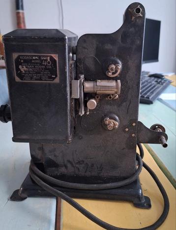 Kodascope Eight Model 40 filmprojector beschikbaar voor biedingen