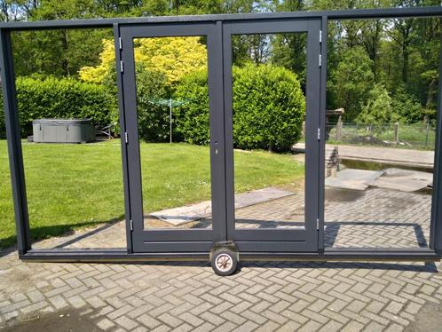 Hardhout kozijn met dubbele tuindeuren en zijlichten, Doe-het-zelf en Verbouw, Deuren en Horren, Nieuw, Buitendeur, 215 cm of meer