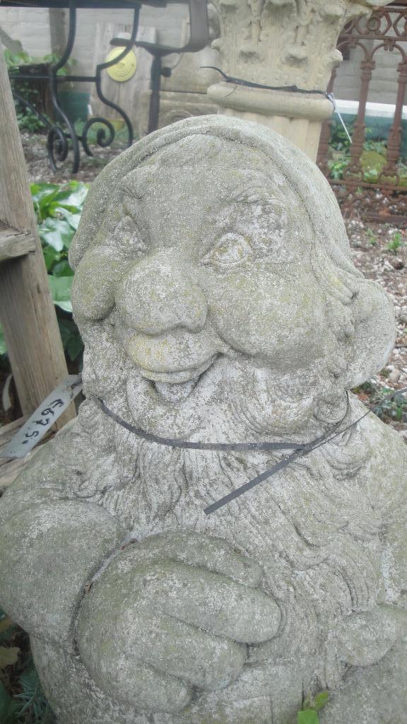 2 verschillende kabouters en paddestoel beton, Tuin en Terras, Tuinbeelden, Nieuw, Beton, Ophalen